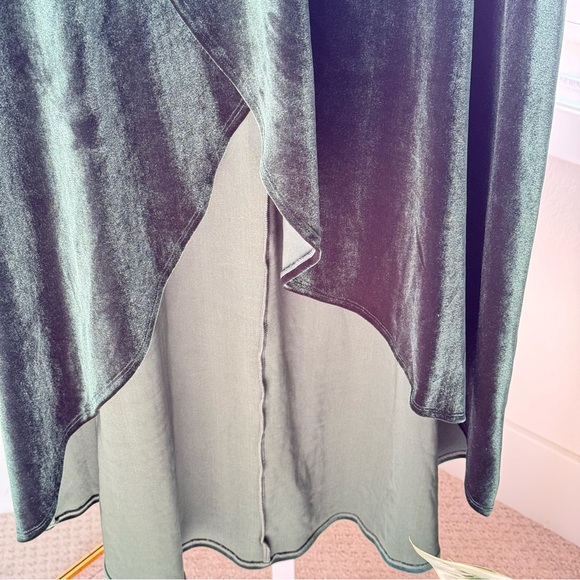 Halara High Waisted High Low Crossover Velvet Maxi Party Skirt Size Medium - Picture 7 of 14